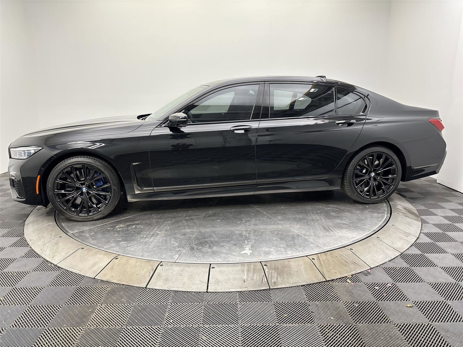 Used 2020 BMW 750i xDrive w/ Executive Package image 16