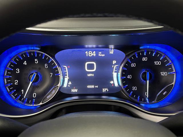 Certified 2025 Chrysler Pacifica Limited image 18