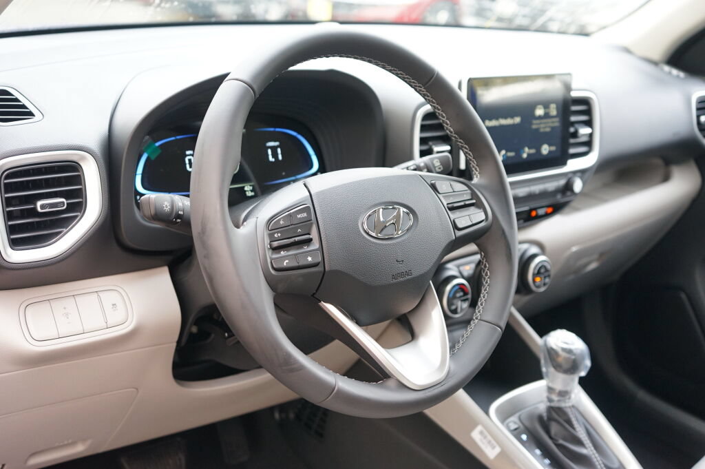 New 2025 Hyundai Venue SEL FWD image 9