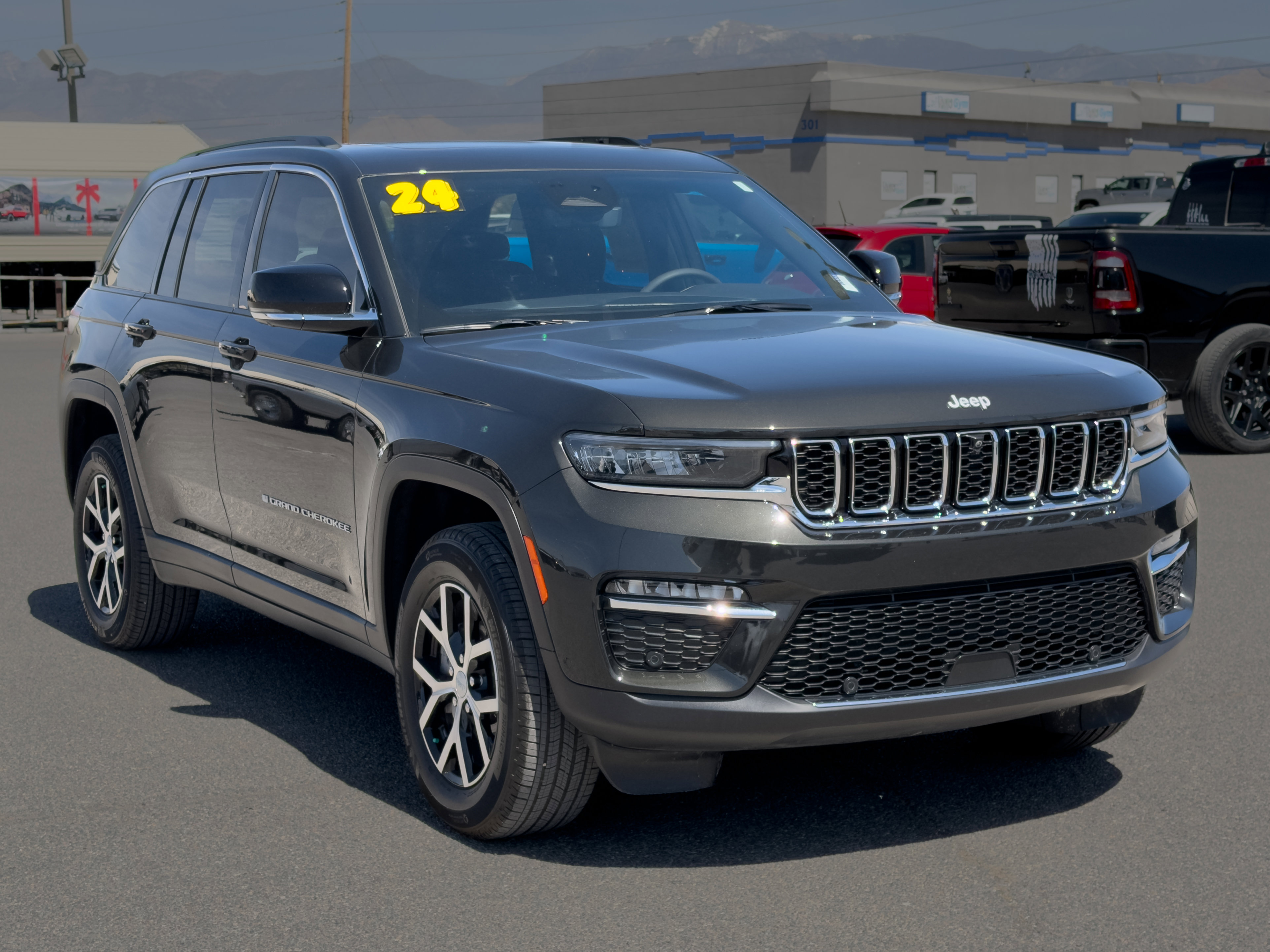 Used 2024 Jeep Grand Cherokee Limited w/ Luxury Tech Group II RWD image 7