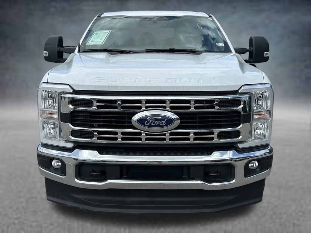 Used 2025 Ford F250 XLT AWD/4WD image 2