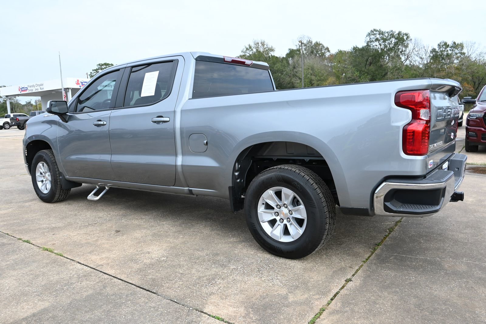 Used 2025 Chevrolet Silverado 1500 LT image 4
