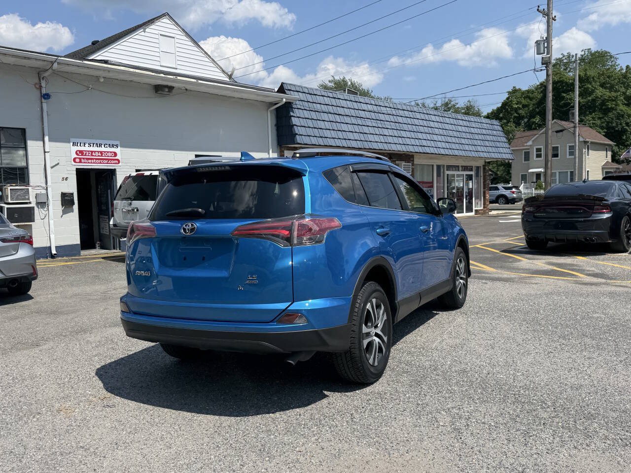 Used 2018 Toyota RAV4 LE AWD/4WD image 14
