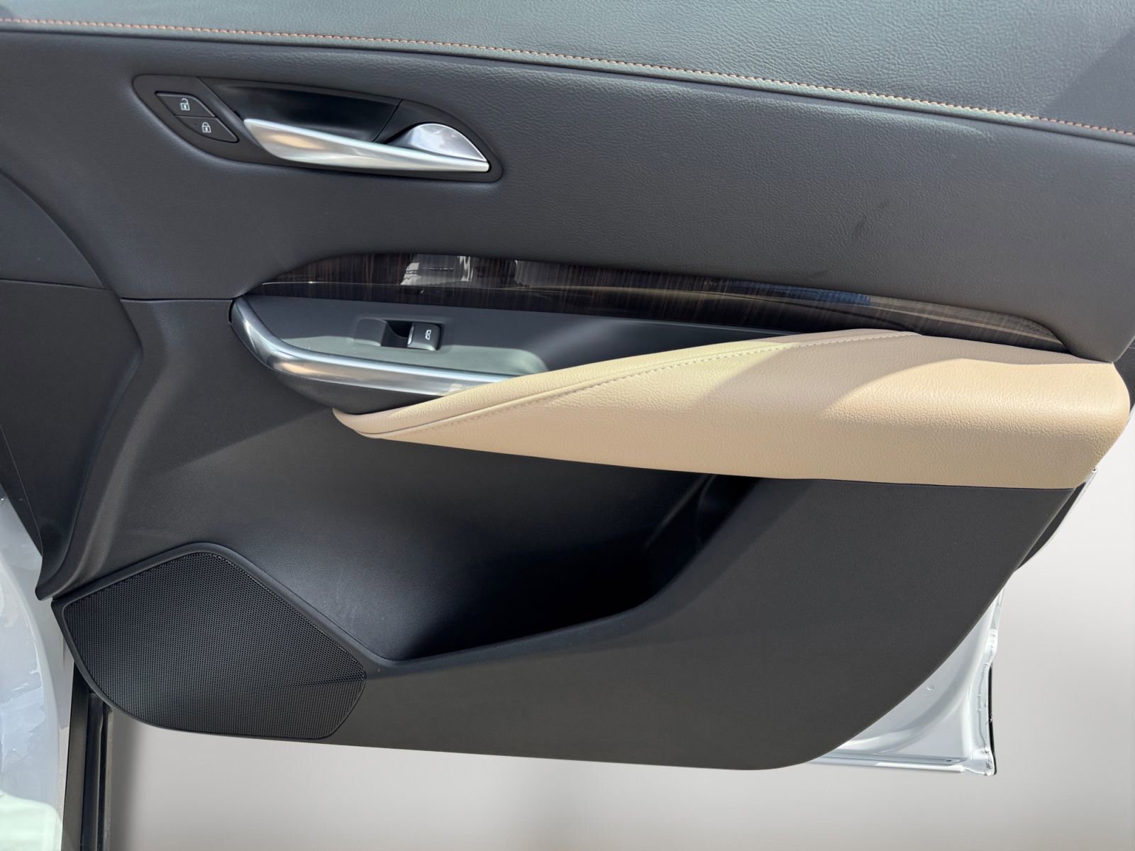 Used 2024 Cadillac XT4 Premium Luxury AWD/4WD image 8