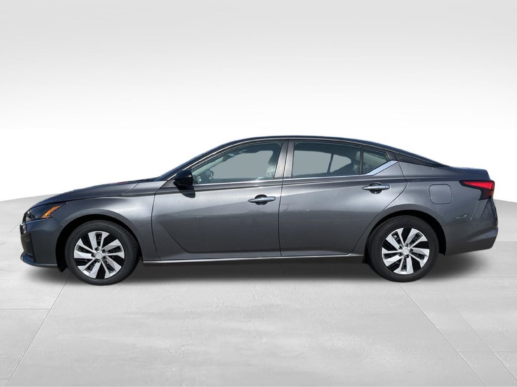 Used 2024 Nissan Altima 2.5 SV FWD image 22