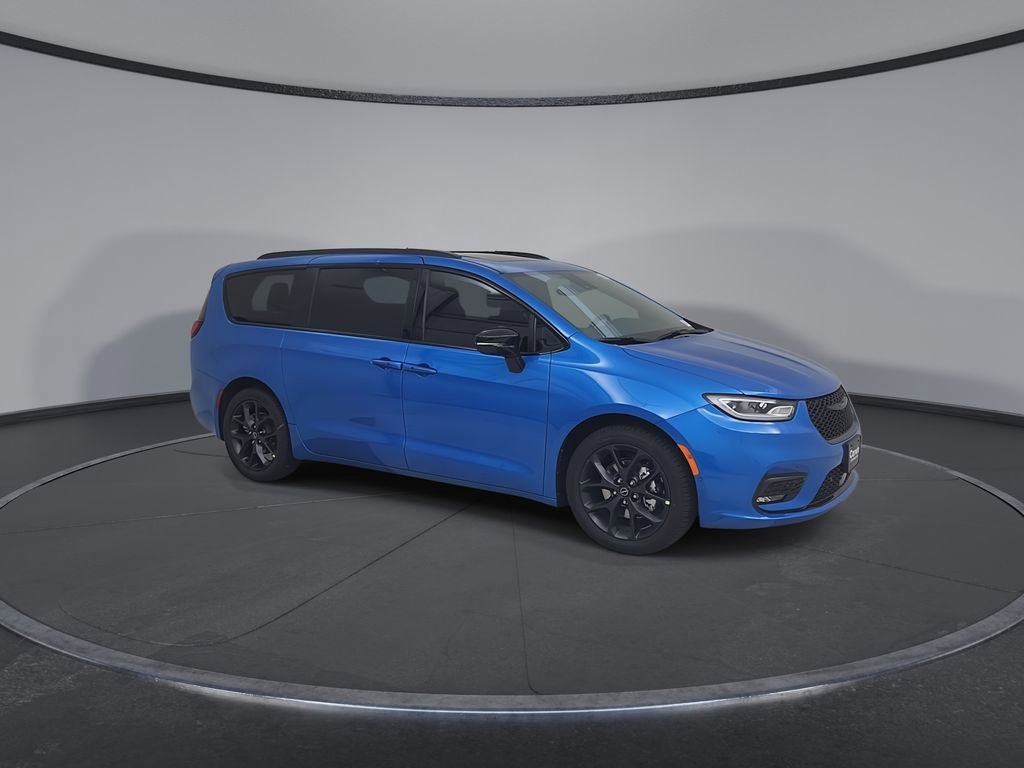 New 2026 Chrysler Pacifica Limited w/ S Appearance Package FWD image 2