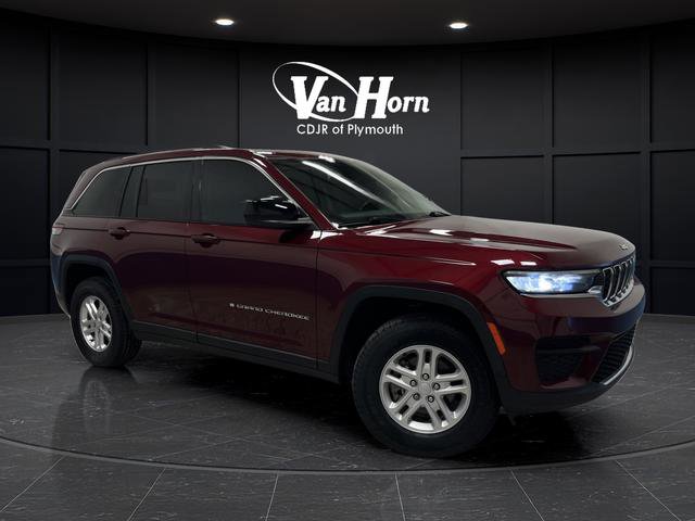 Used 2023 Jeep Grand Cherokee Laredo image 1