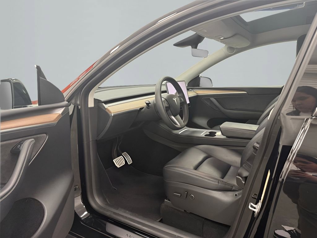 Used 2023 Tesla Model Y Performance image 9