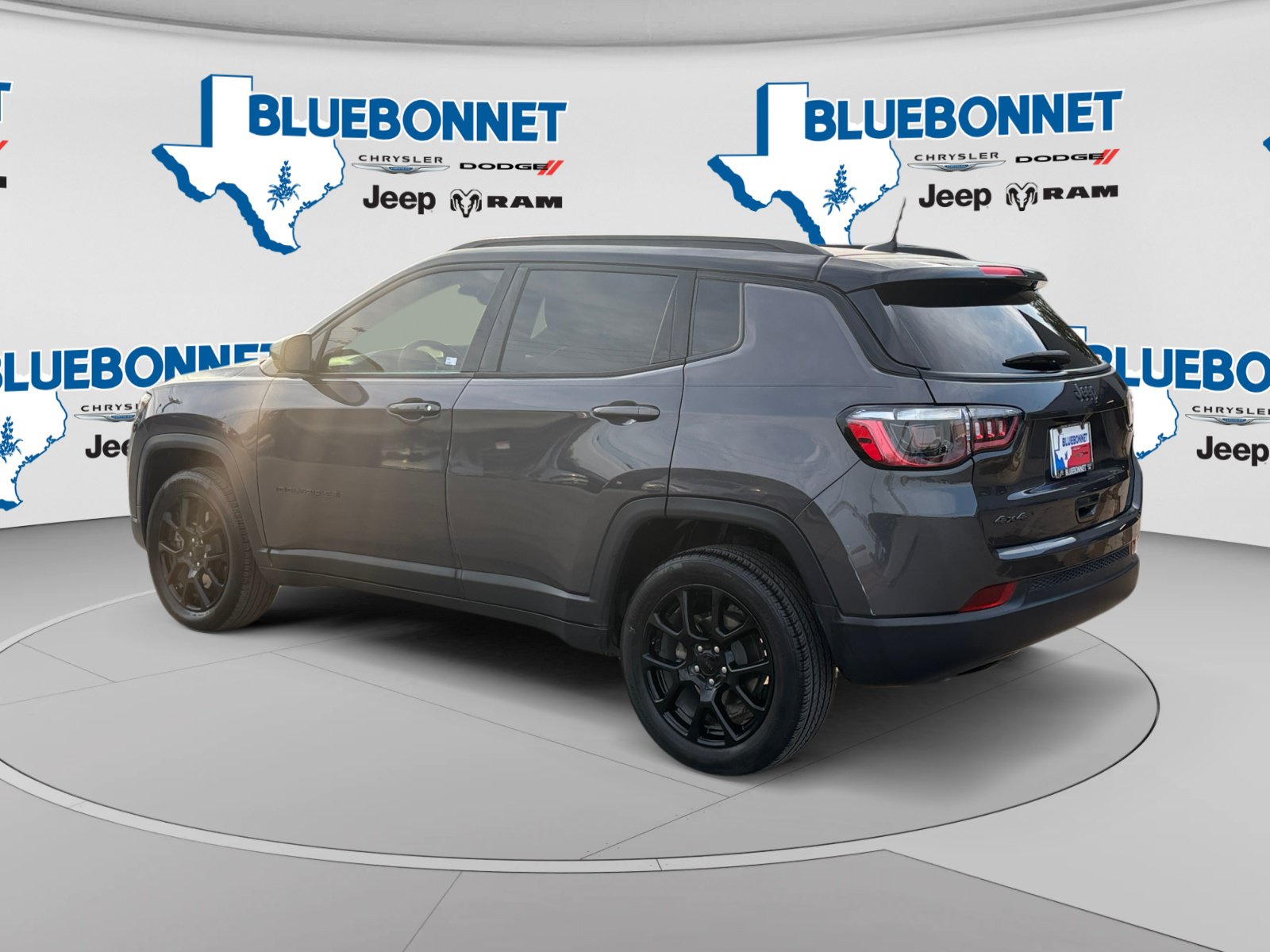 Used 2024 Jeep Compass Latitude w/ Convenience Group AWD/4WD image 7
