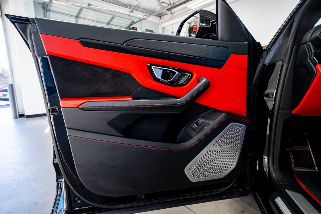 Used 2021 Lamborghini Urus image 33