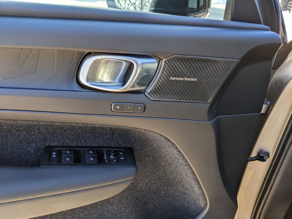 Certified 2023 Volvo XC40 Recharge Ultimate image 10