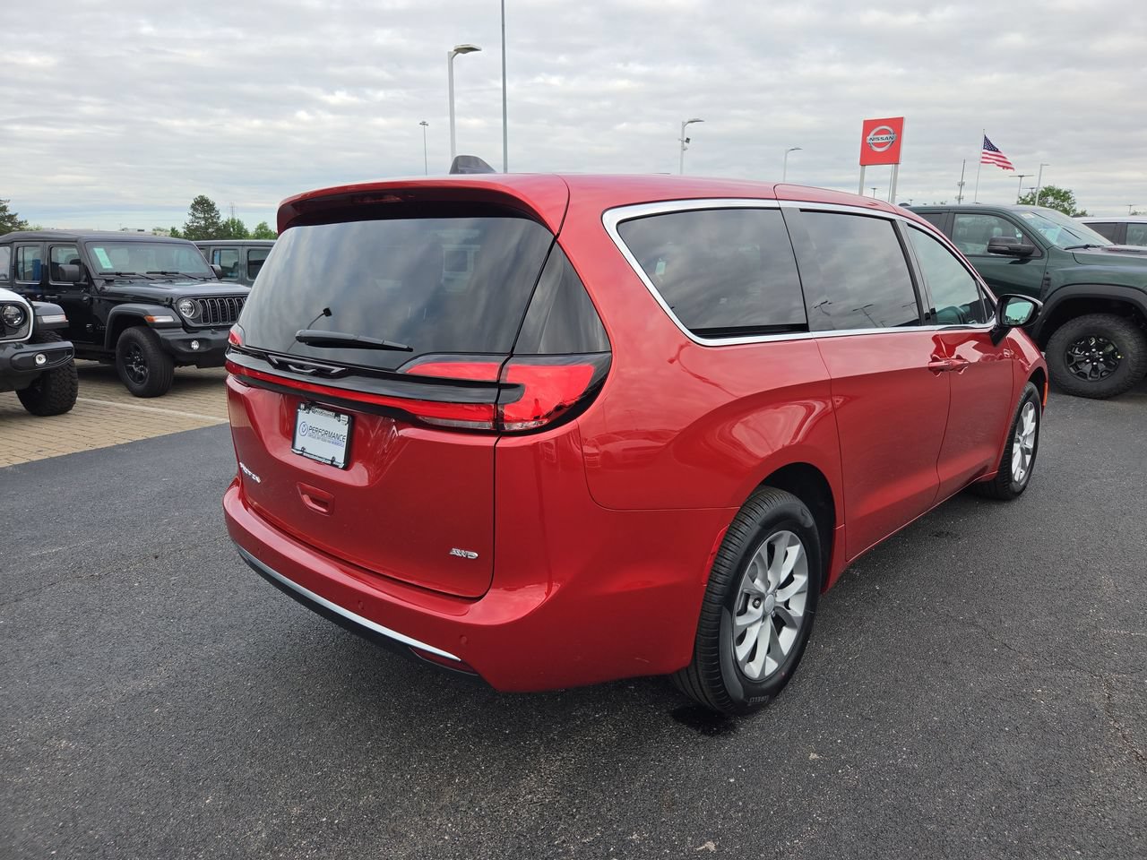 New 2027 Chrysler Pacifica Select AWD/4WD image 7