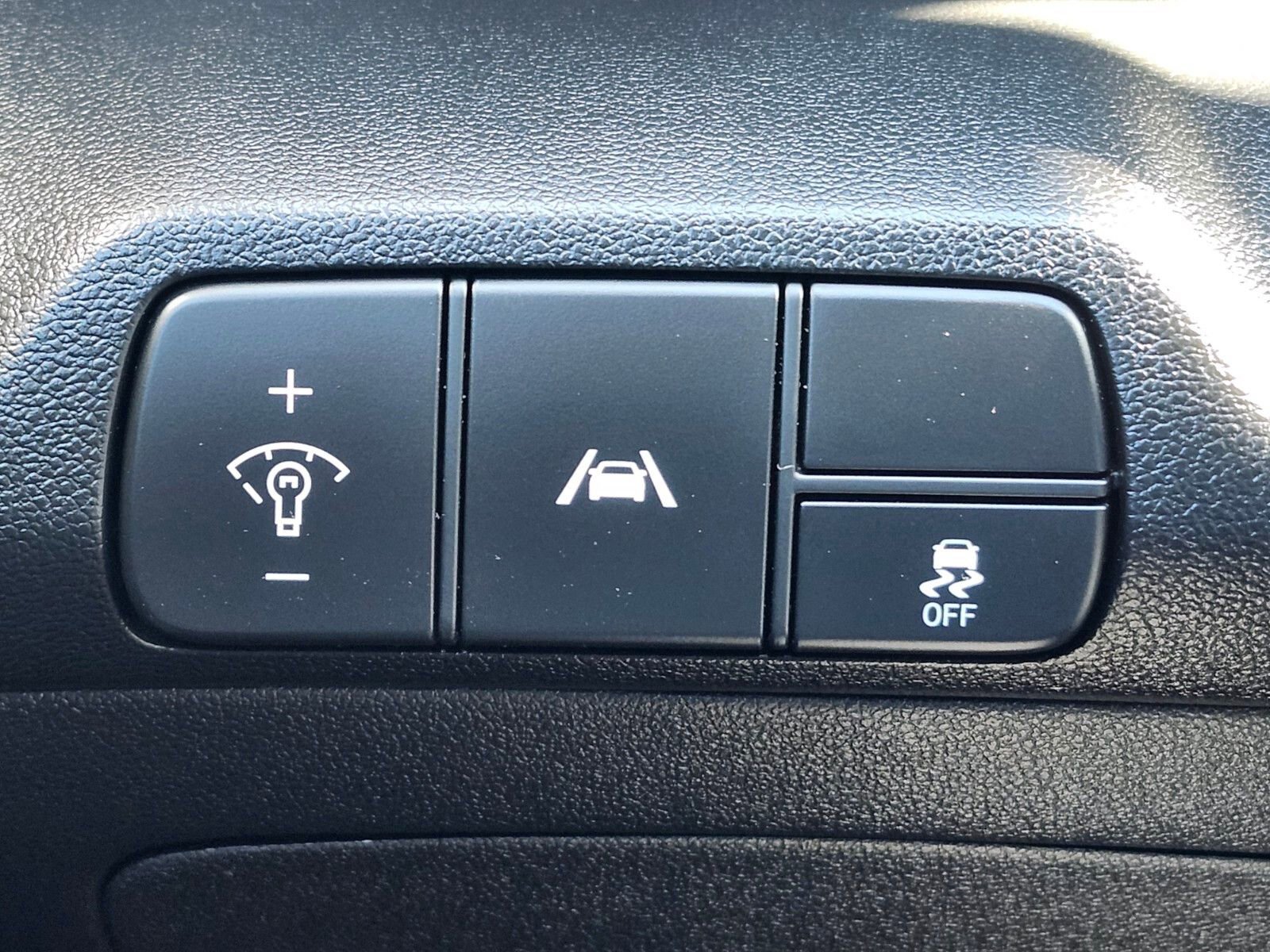 Certified 2023 Hyundai Elantra Limited w/ Cargo Package image 23