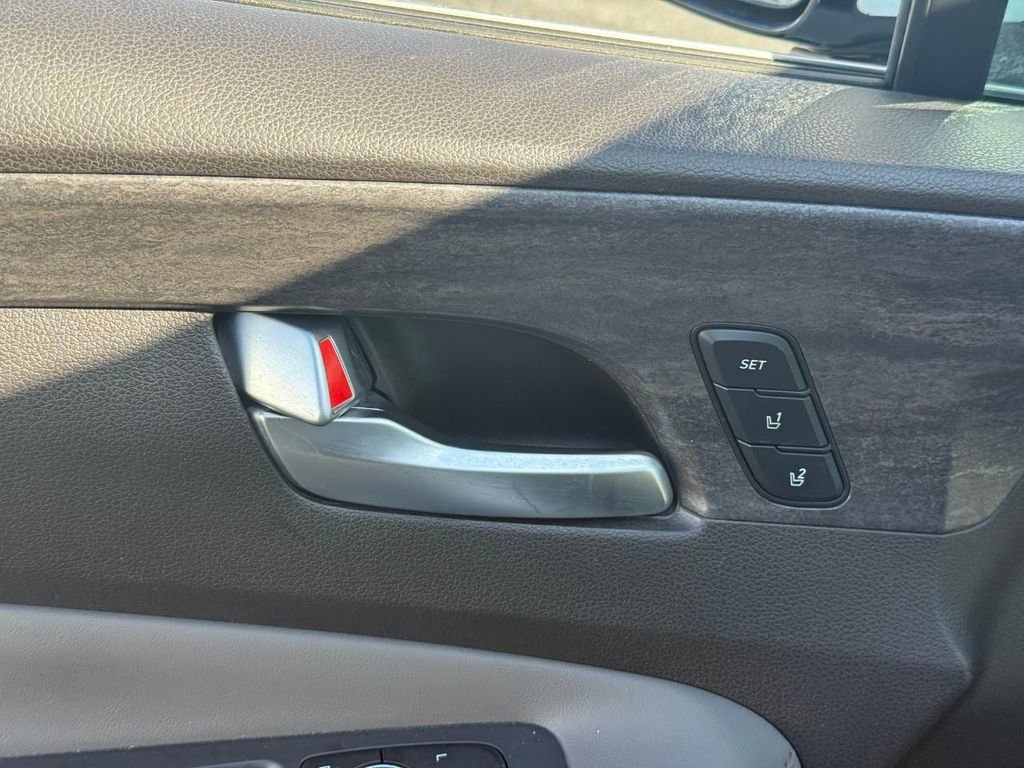 Used 2020 Hyundai Santa Fe Limited w/ Cargo Package image 11