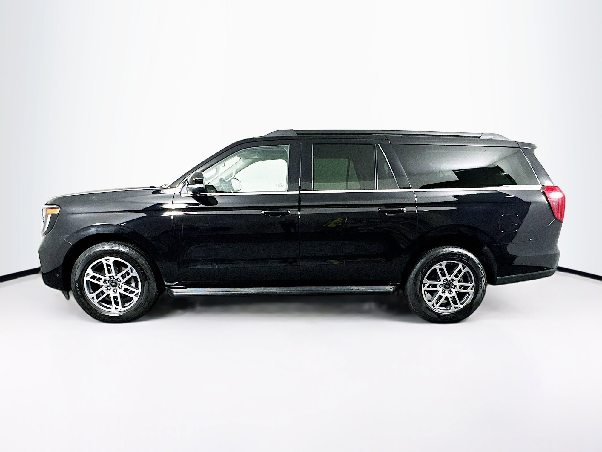 Used 2025 Ford Expedition Max Active image 4