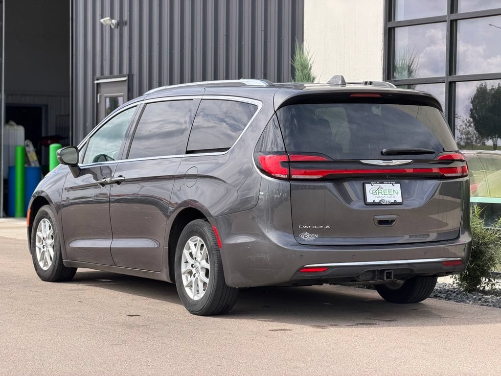 Used 2021 Chrysler Pacifica Touring-L w/ Uconnect Theater Family Group FWD image 3