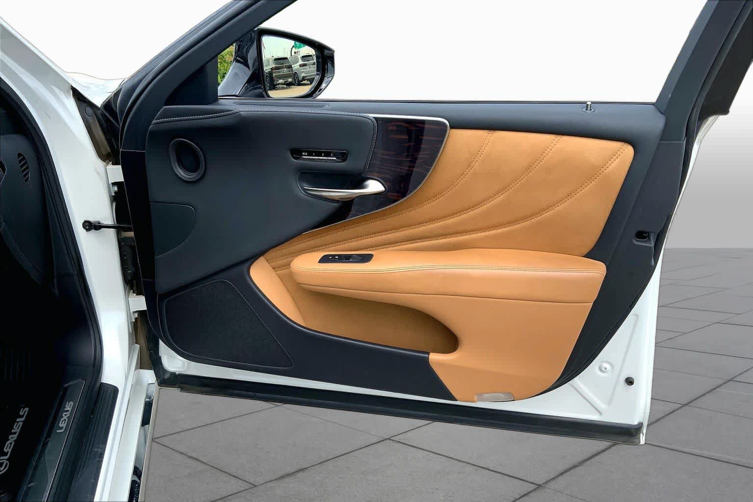 Used 2022 Lexus LS 500 w/ Interior Upgrade Package RWD image 21