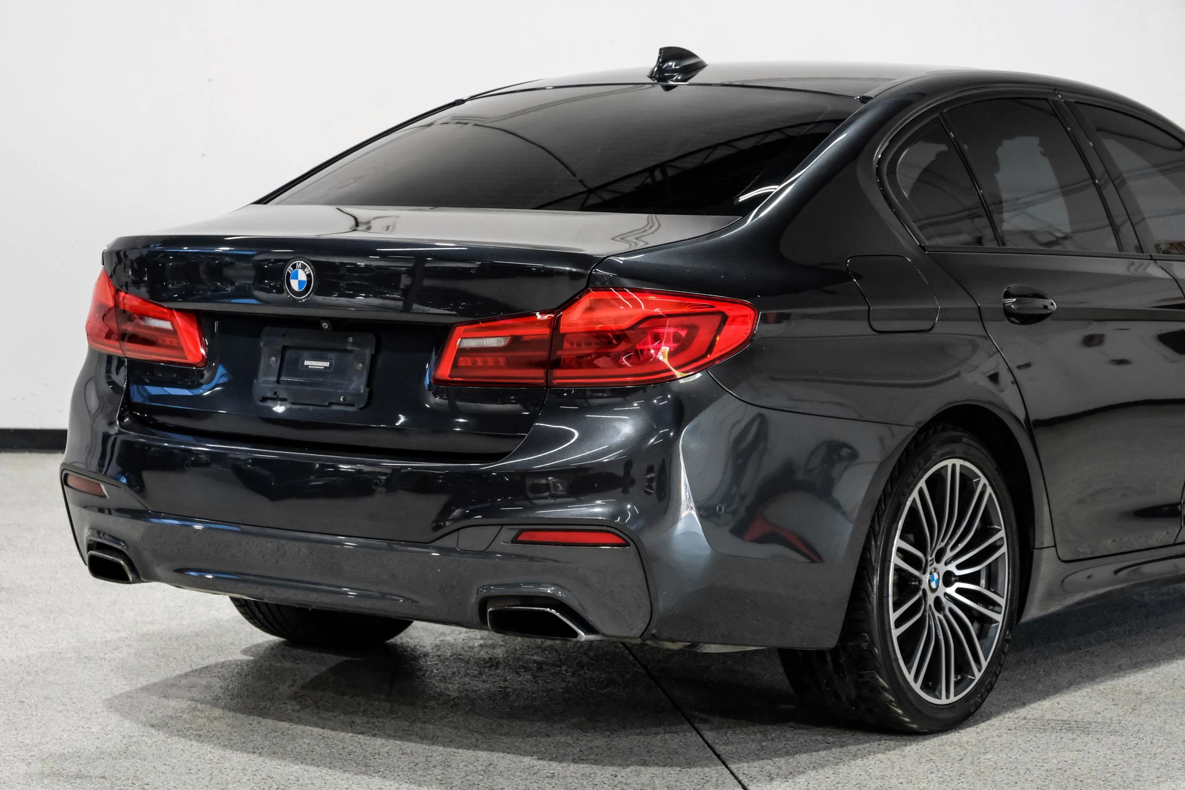 Used 2019 BMW 540i w/ M Sport Package RWD image 14