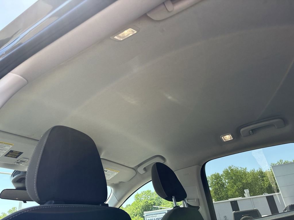 Used 2022 Ford Escape SE w/ SE Sport Appearance Package FWD image 16