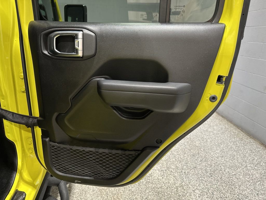 Used 2023 Jeep Gladiator Willys image 18