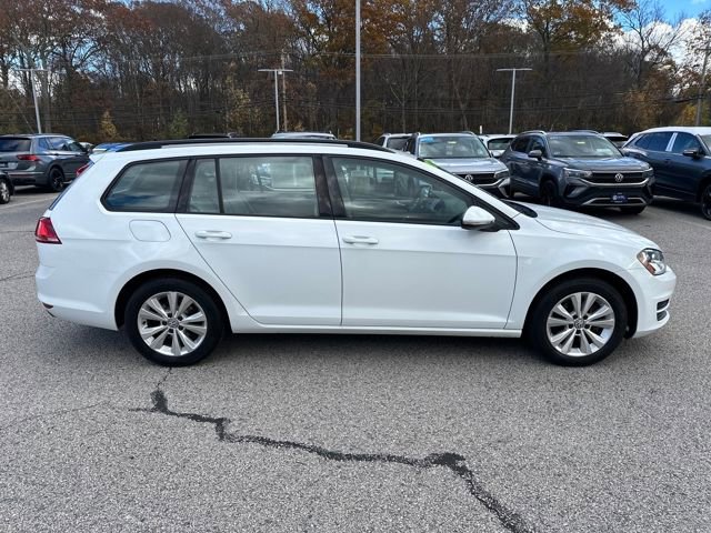 Used 2017 Volkswagen Golf S image 9