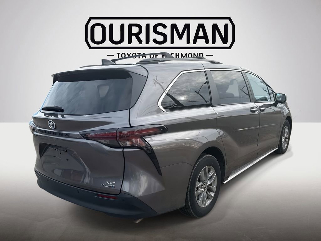 Used 2024 Toyota Sienna XLE image 7
