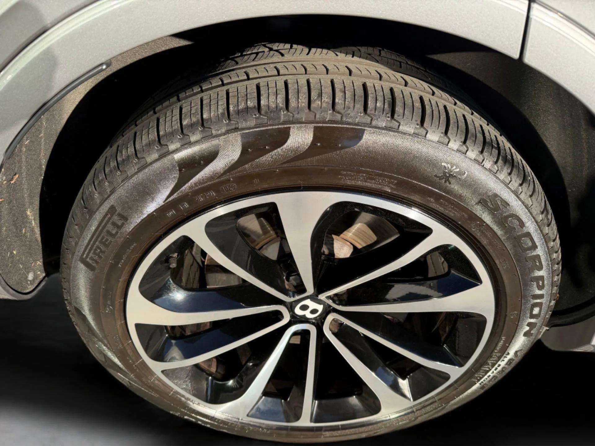 Certified 2022 Bentley Bentayga image 23