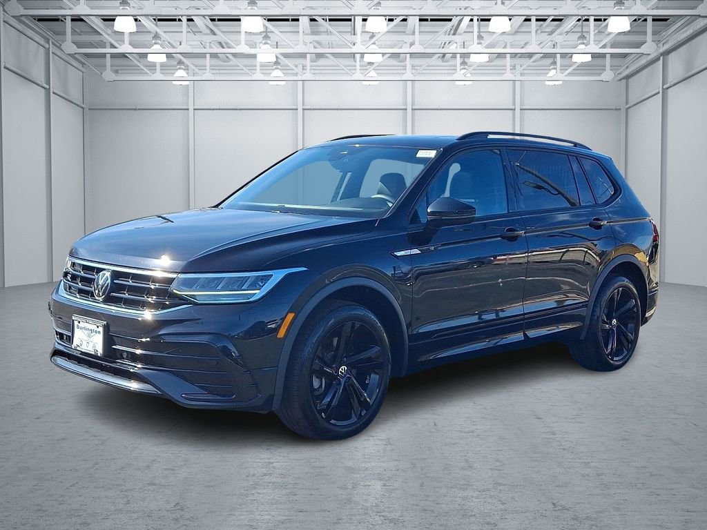 Certified 2023 Volkswagen Tiguan SE R-Line image 3