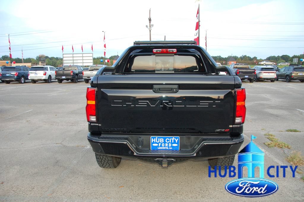 Used 2025 Chevrolet Colorado ZR2 w/ Midnight Edition AWD/4WD image 4