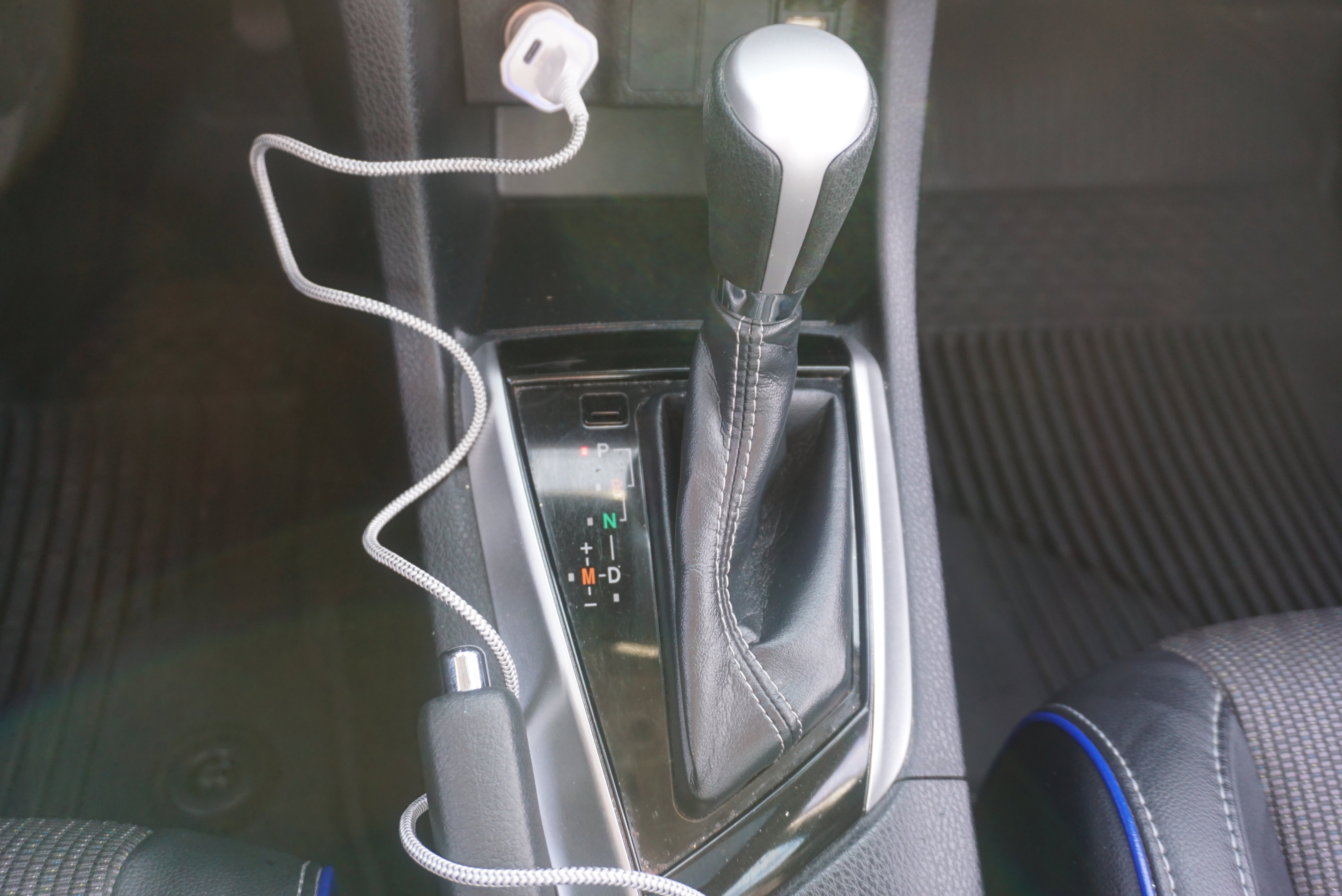 Used 2018 Toyota Corolla SE w/ SE Premium Package image 11