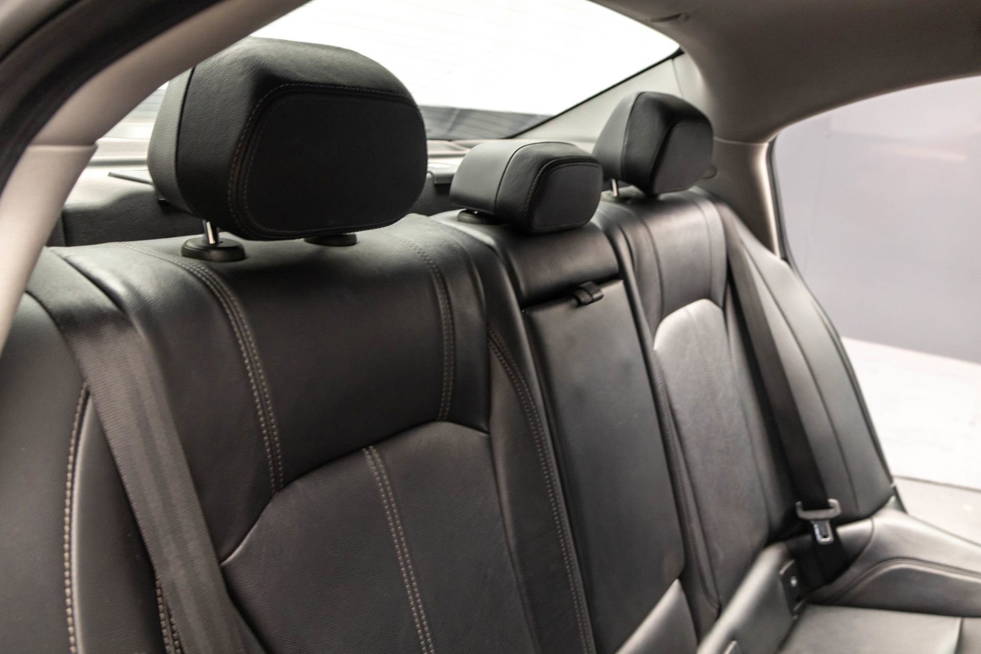 Used 2017 Alfa Romeo Giulia AWD w/ Sport Appearance Package image 35