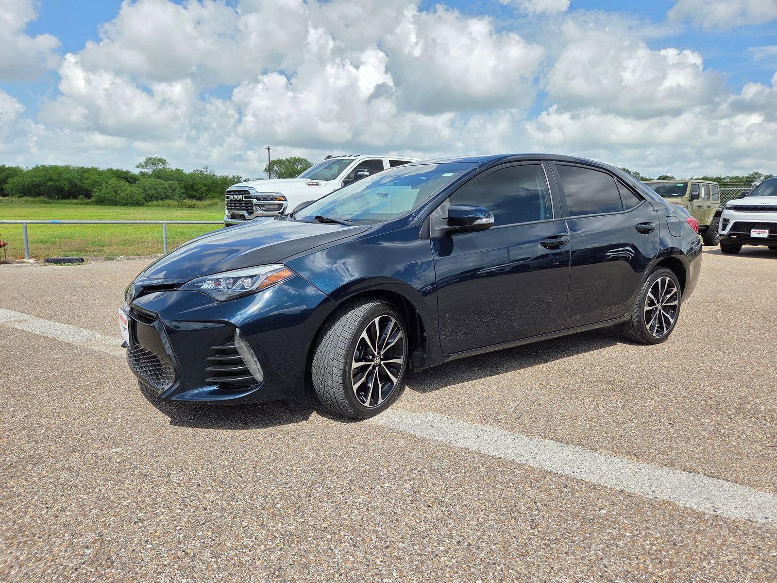 Used 2019 Toyota Corolla SE FWD image 3