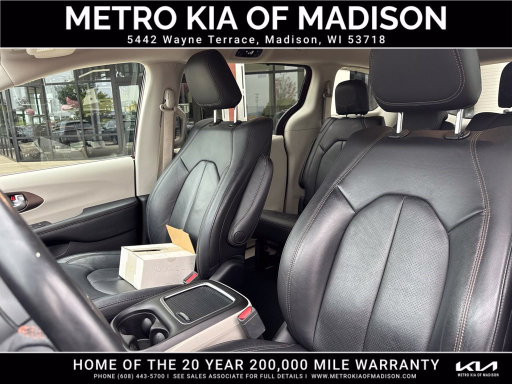 Used 2019 Chrysler Pacifica Touring-L Plus FWD image 16