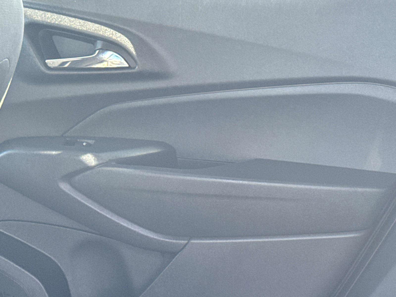 Used 2024 Chevrolet Trax RS w/ Driver Confidence Package image 14