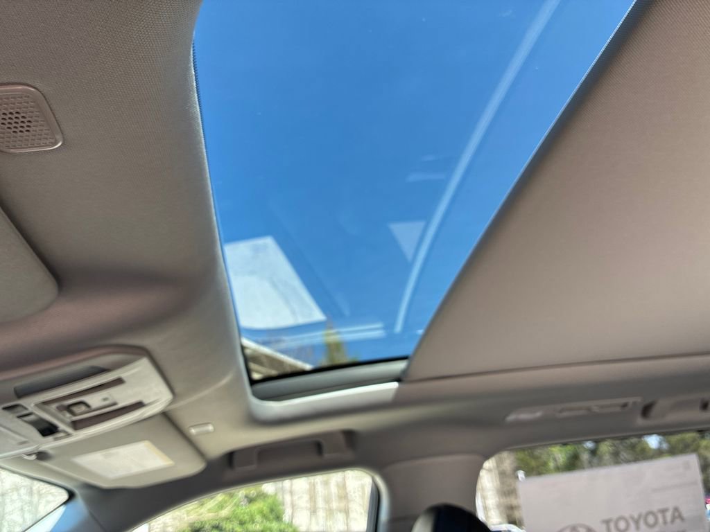 New 2026 Toyota Highlander Platinum image 18