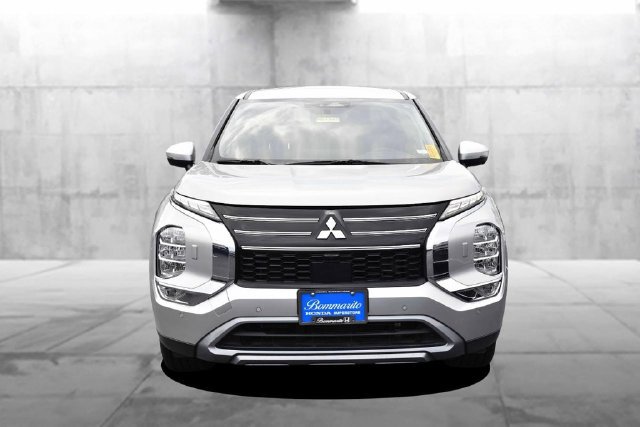 Used 2025 Mitsubishi Outlander AWD image 4