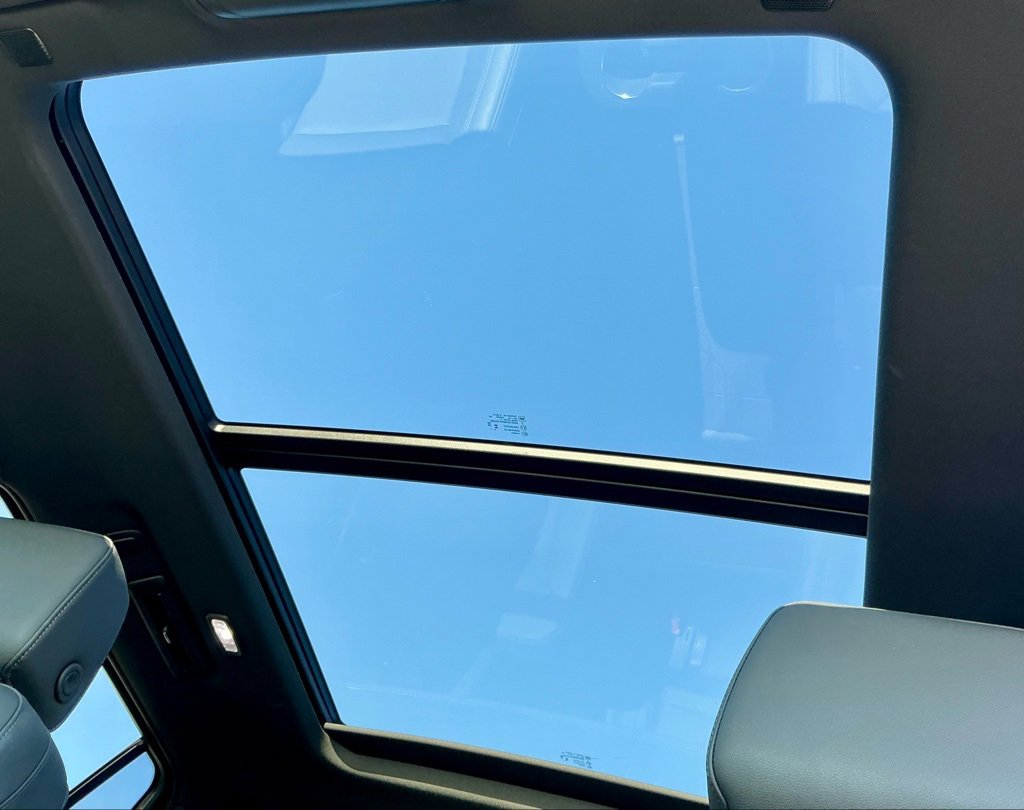 Used 2024 Chevrolet Tahoe Z71 w/ Luxury Package image 40