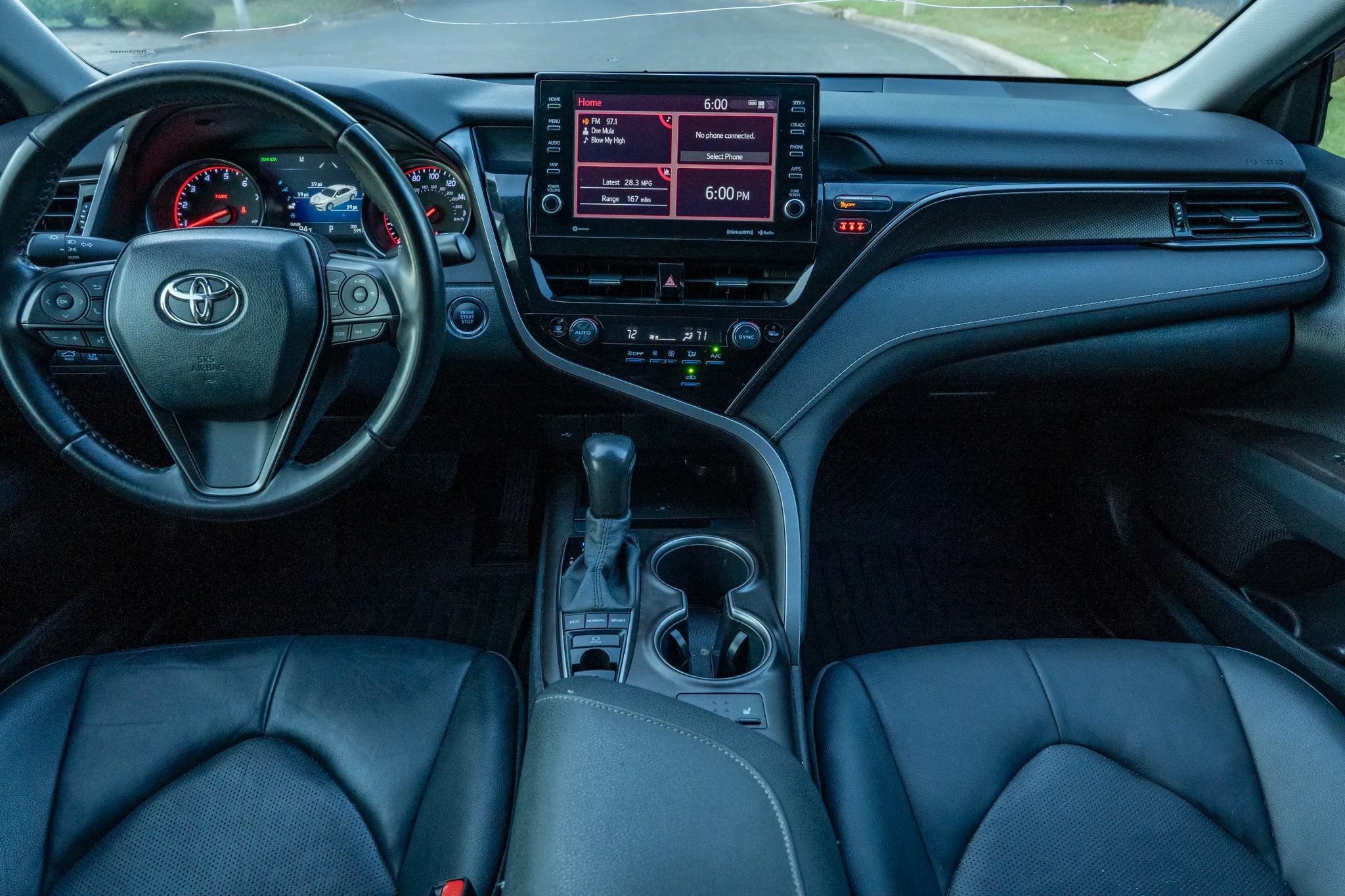 Used 2022 Toyota Camry XSE FWD image 14