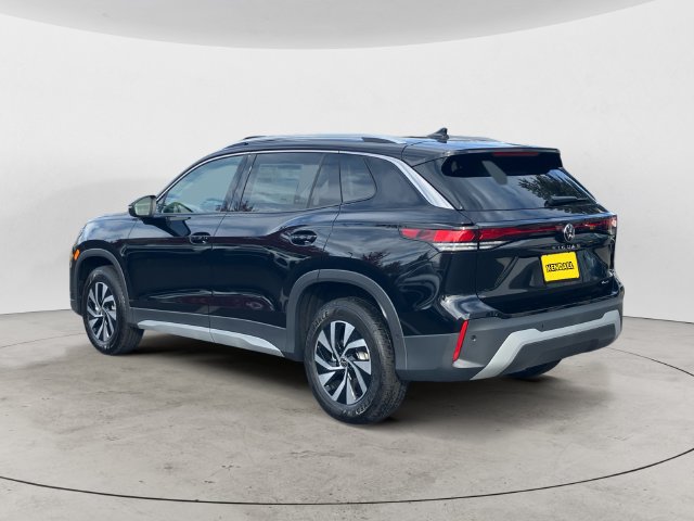 Certified 2025 Volkswagen Tiguan S AWD/4WD image 3