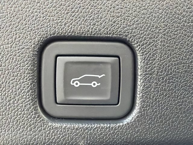 Used 2024 Chevrolet Traverse RS FWD image 19