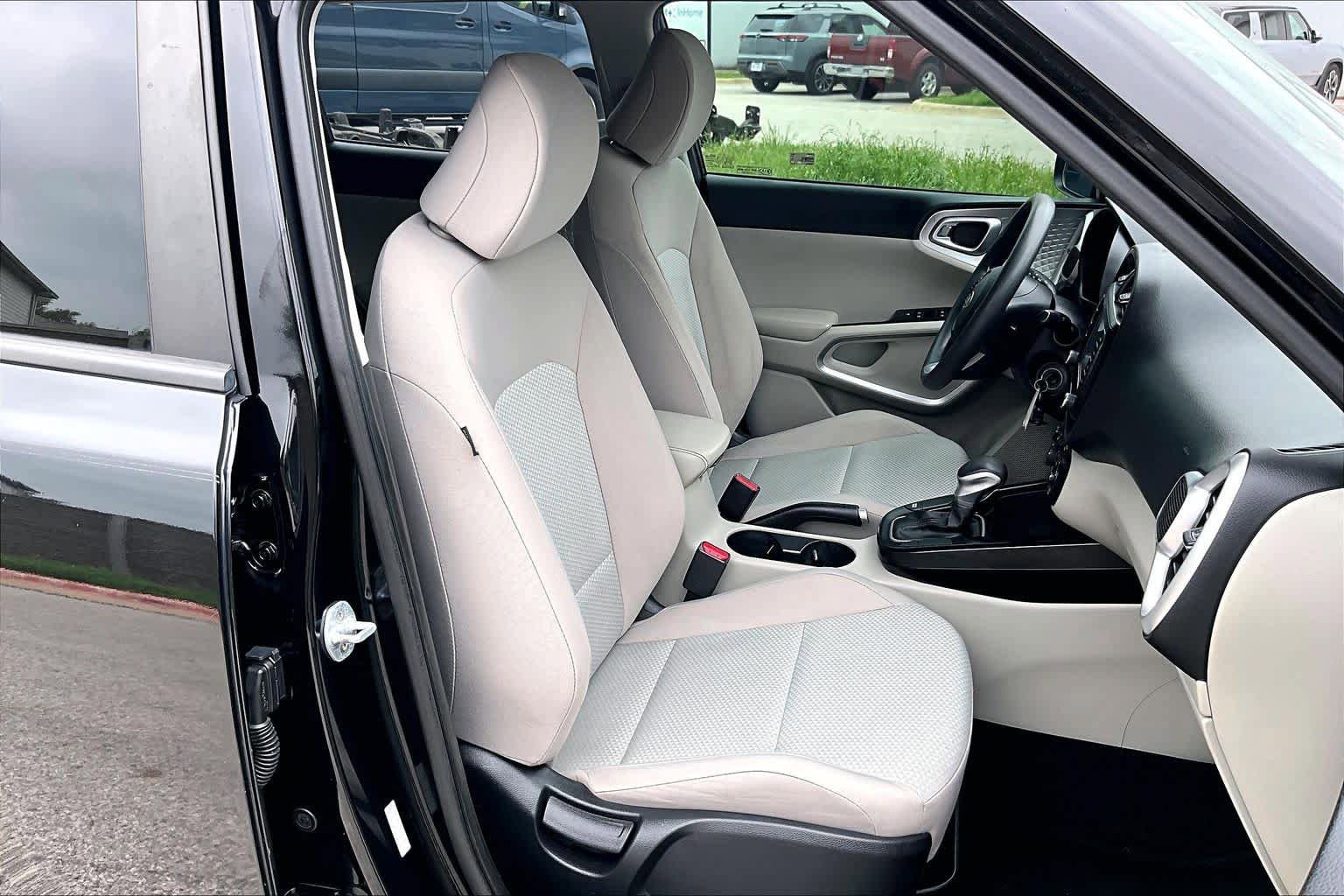 Used 2020 Kia Soul LX FWD image 9
