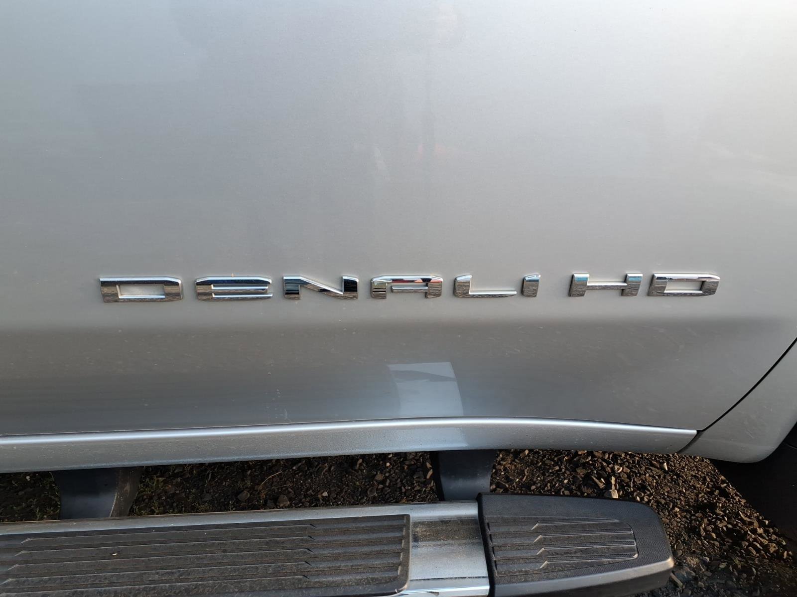 Used 2020 GMC Sierra 2500 Denali w/ Denali Ultimate Package AWD/4WD image 3