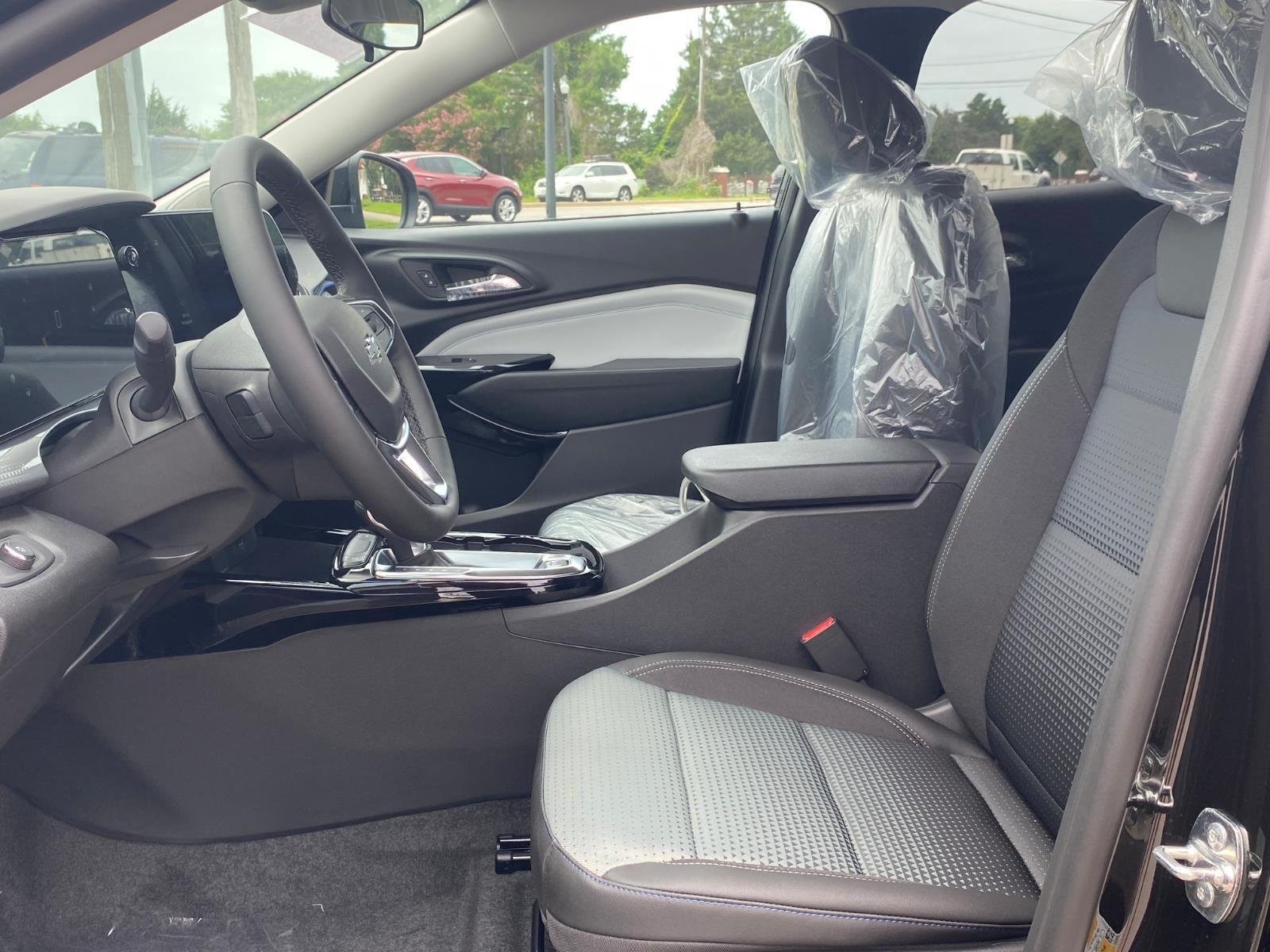 New 2026 Chevrolet Trax LT w/ Midnight Edition FWD image 12