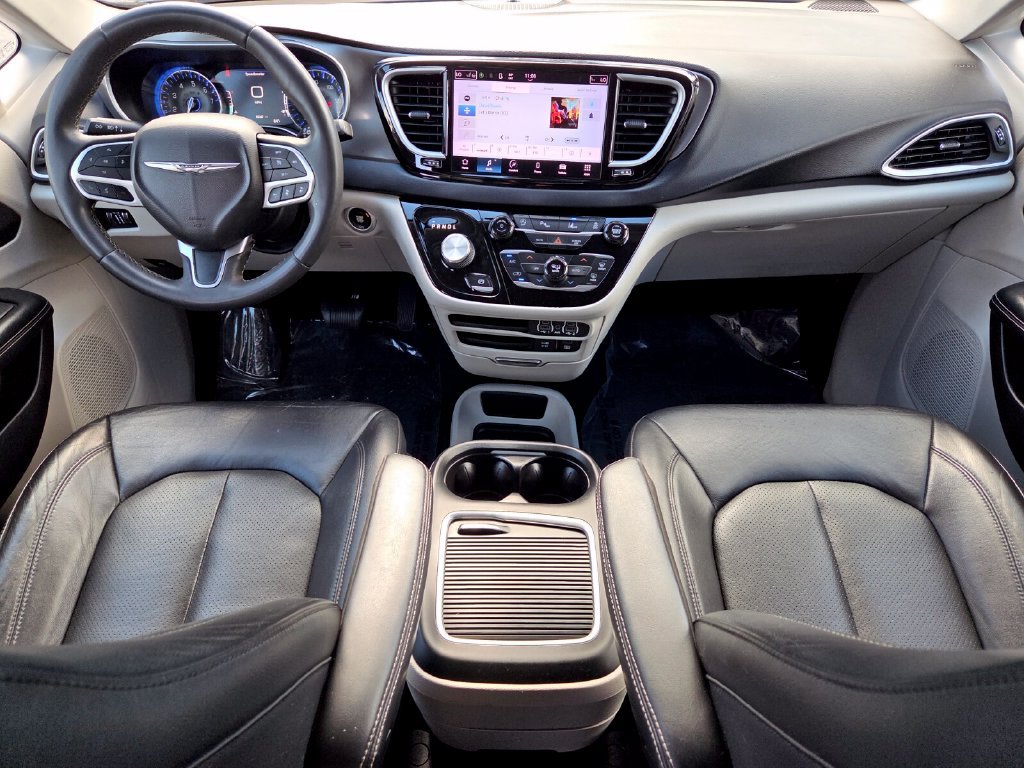 Used 2022 Chrysler Pacifica Touring-L FWD image 16