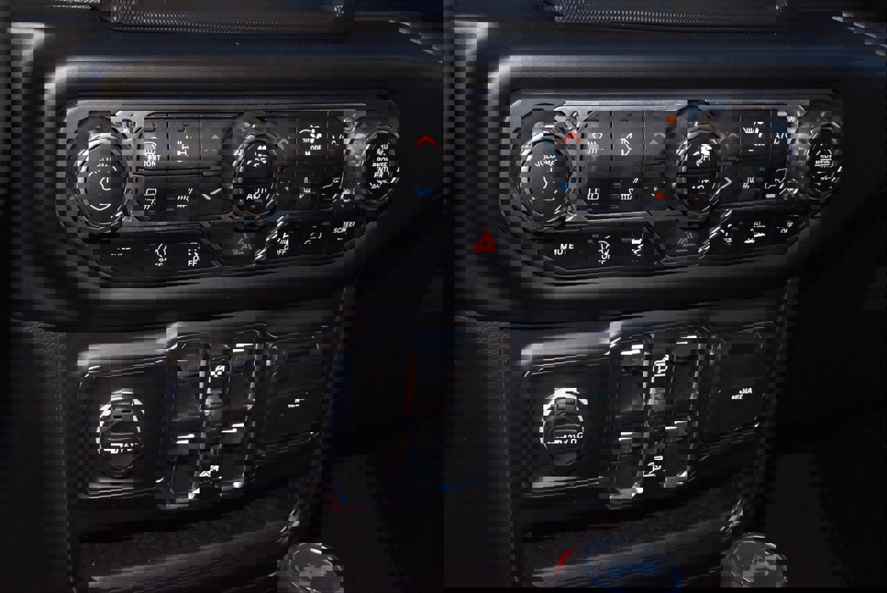Used 2022 Jeep Wrangler Unlimited Sahara image 29