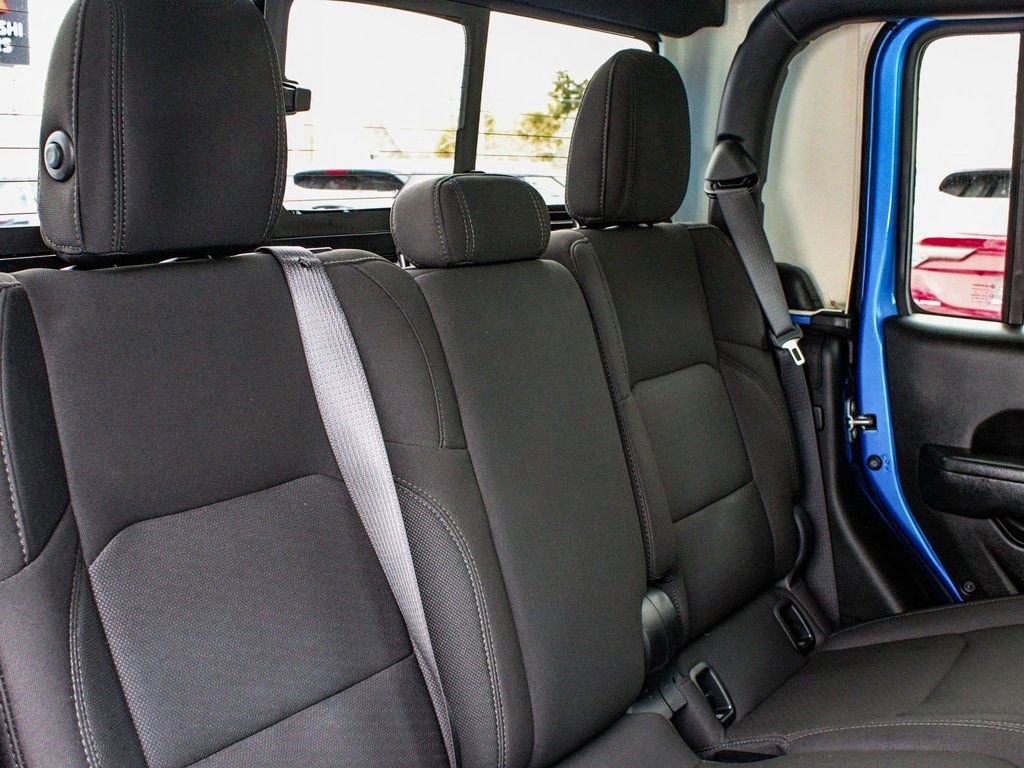 Used 2022 Jeep Gladiator Willys image 37