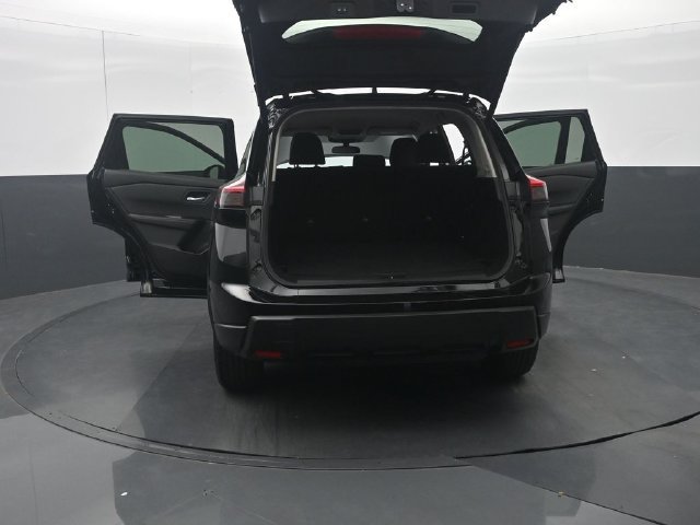 Used 2026 Nissan Rogue SV FWD image 39