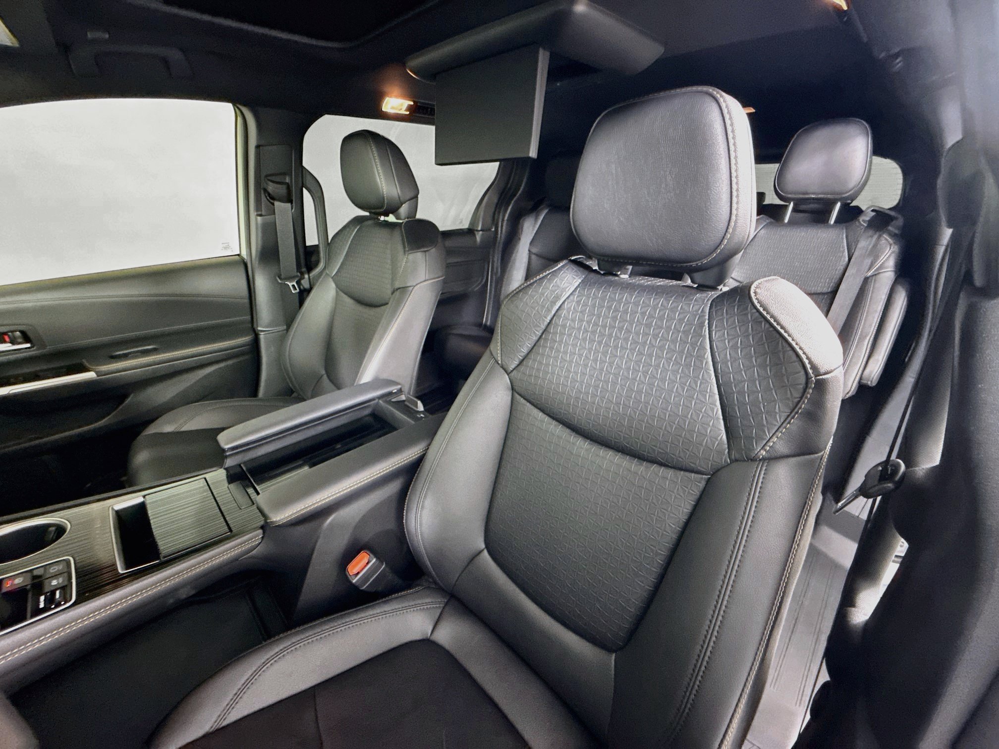 Used 2026 Toyota Sienna XLE Woodland Edition AWD/4WD image 11