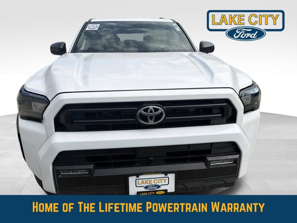 Used 2025 Toyota 4Runner SR5 AWD/4WD image 2