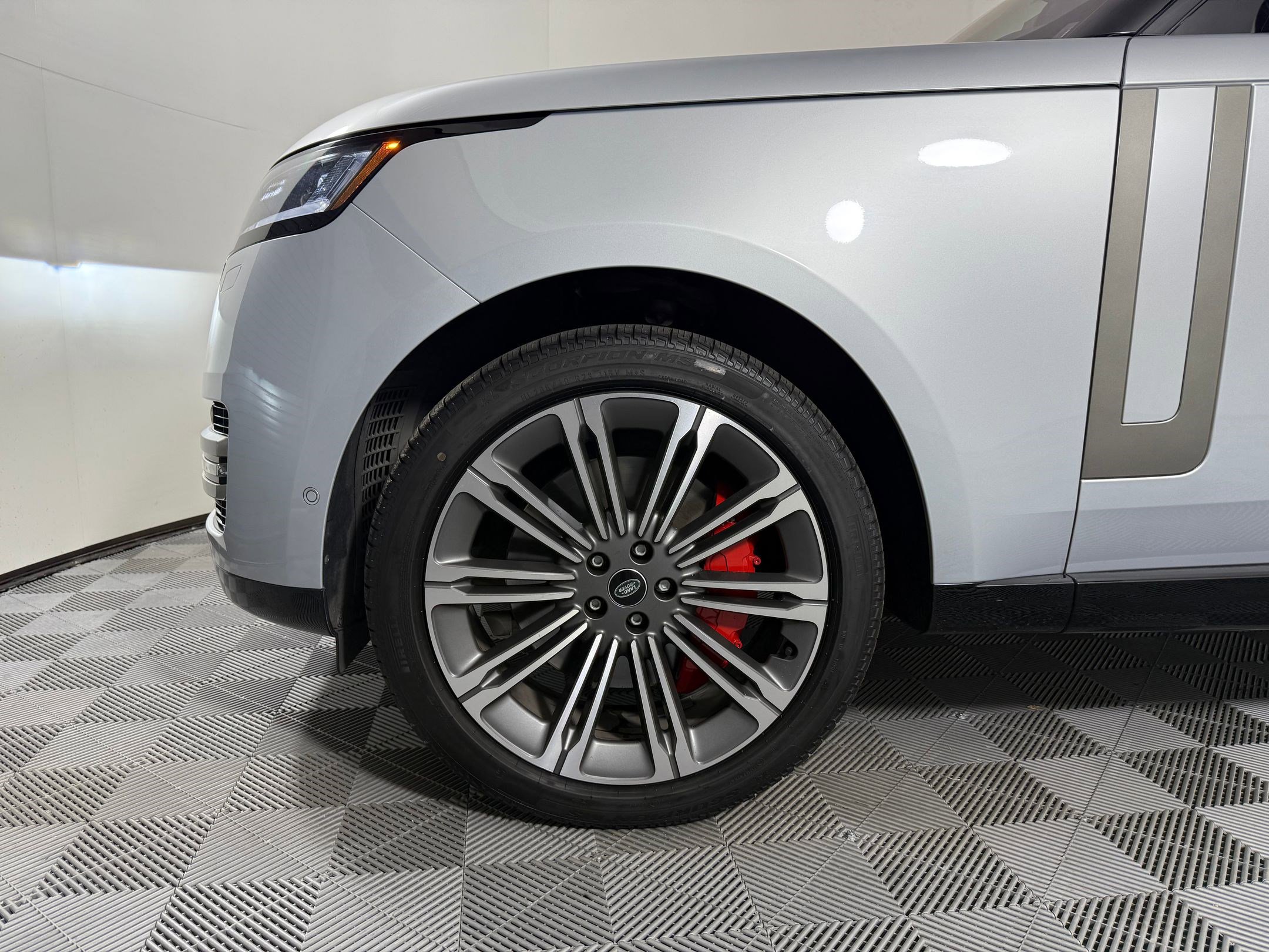 Used 2023 Land Rover Range Rover Long Wheelbase SE image 10